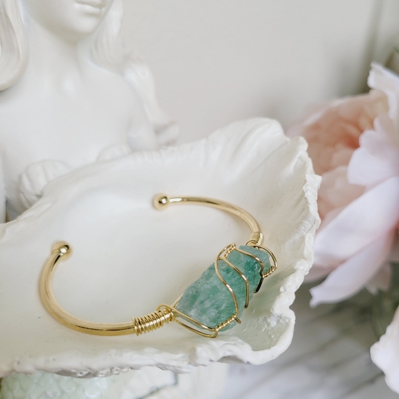 100% Natural Aventurine Crystal Gemstone Gold Tone Bangle Bracelet - Picture 4 of 9